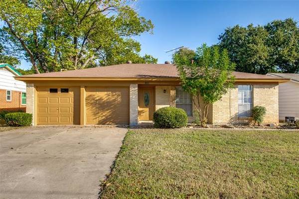 109 Lynn Drive, Hurst, TX 76053