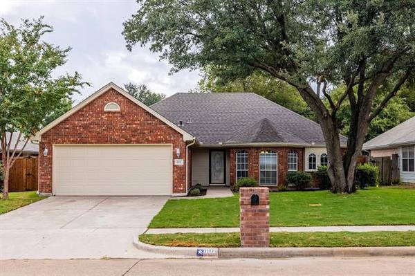 1117 Springwood Drive, Saginaw, TX 76179