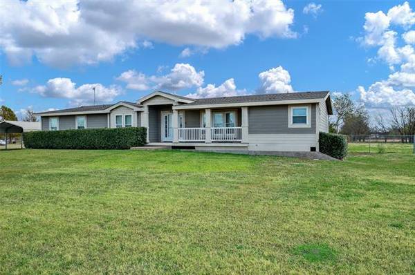 9219 Rodeo Drive, Terrell, TX 75160