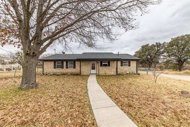 506 E Barton Street E, Granbury, TX 76048