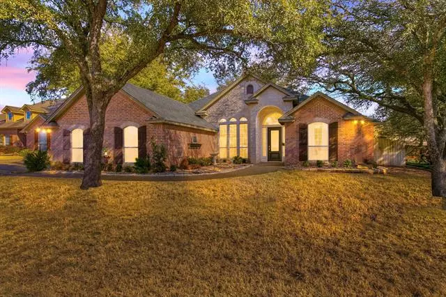 3232 Crossbridge Circle, Granbury, TX 76049