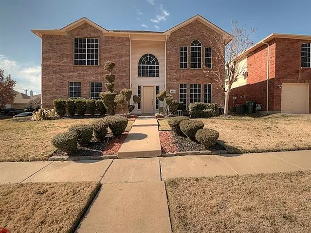 8204 SILVERTON Drive, Arlington, TX 76001