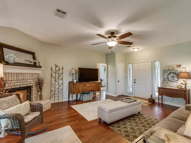 514 Morningside Court, Midlothian, TX 76065