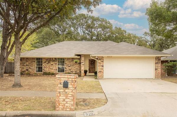 6303 Royal Springs Drive, Arlington, TX 76001