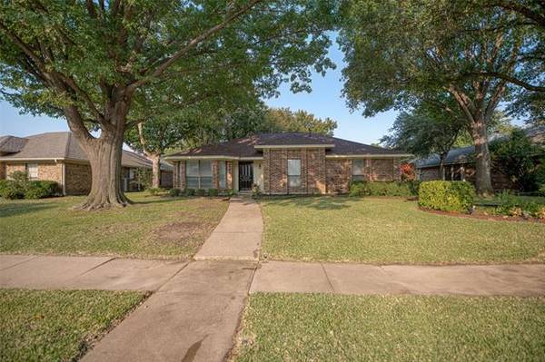 1905 Crestside Drive, Carrollton, TX 75007