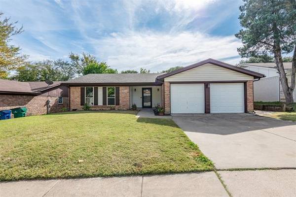 6504 Westridge Drive, Watauga, TX 76148