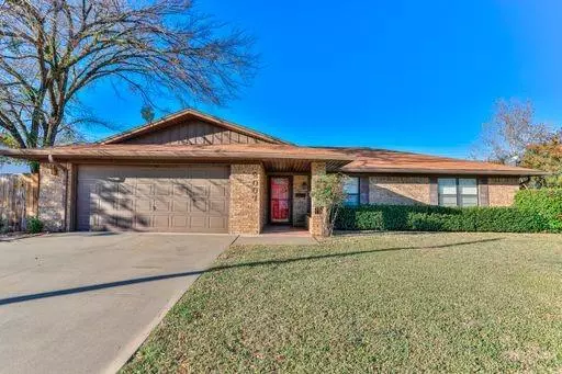 2007 Maplewood Drive, Gainesville, TX 76240