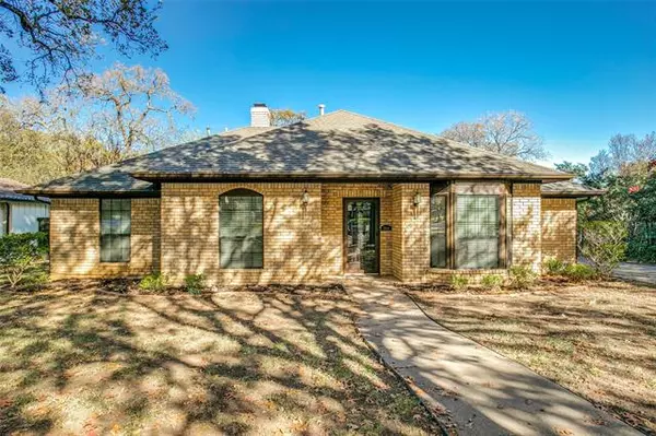 2834 N Creekwood Drive, Grapevine, TX 76051