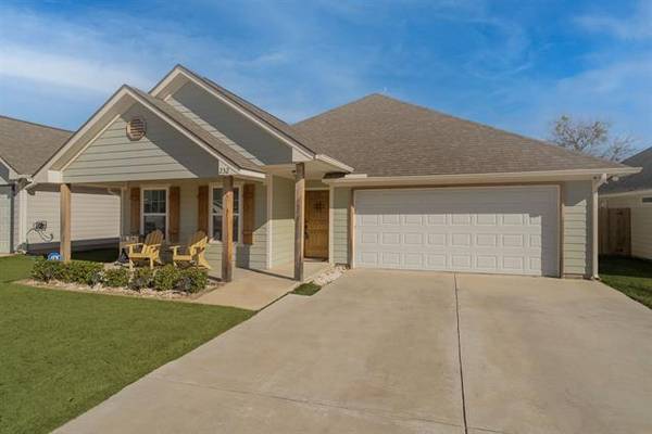 232 Lovers Path Drive, Springtown, TX 76082