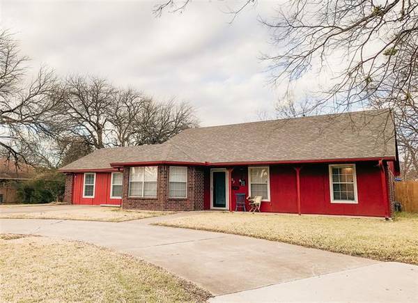 907 E 9th Street, Bonham, TX 75418