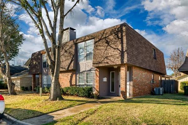 2208 Chase Court, Dalworthington Gardens, TX 76013