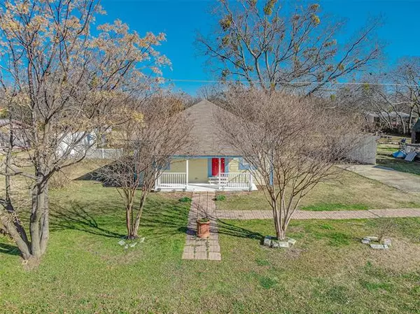 605 N Jefferson Street, Pilot Point, TX 76258