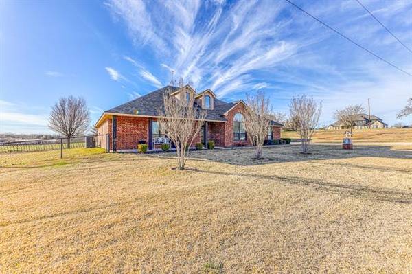 100 Lauren Court, Weatherford, TX 76087