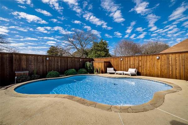 425 Brookfield Drive,  Garland,  TX 75040