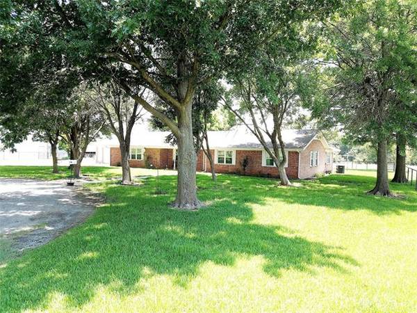 489 Pine Road,  Poolville,  TX 76487