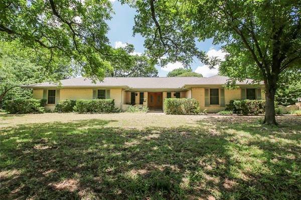 106 McCullar Road, Burleson, TX 76028