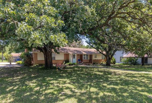 418 W 3rd Street, Justin, TX 76247