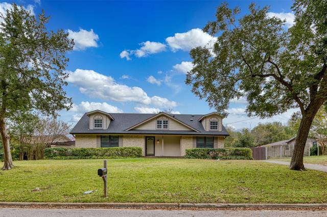 1021 Randy Road, Cedar Hill, TX 75104