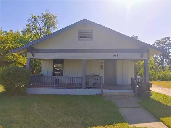 918 E Richmond Avenue, Fort Worth, TX 76104