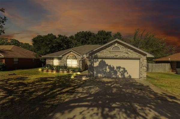 308 Bentley Drive, Joshua, TX 76058