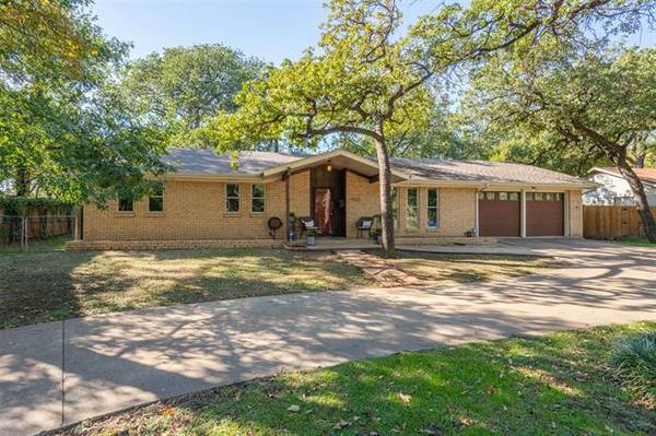 1113 Churchill Road, River Oaks, TX 76114