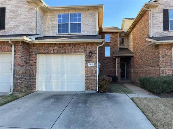 204 Turnberry Lane, Lewisville, TX 75067