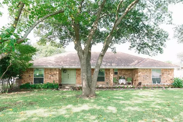 145 Paint Pony Trail N, Fort Worth, TX 76108