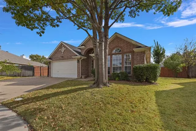 7754 Sunnydale Court, Fort Worth, TX 76137