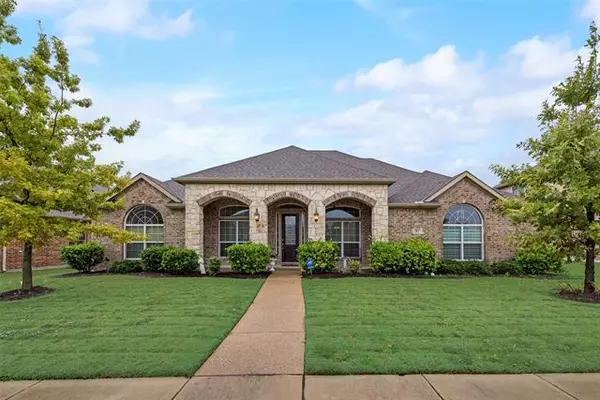 912 Regal Bluff Lane,  Desoto,  TX 75115