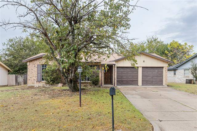 6904 Knob Hill Road, Forest Hill, TX 76140