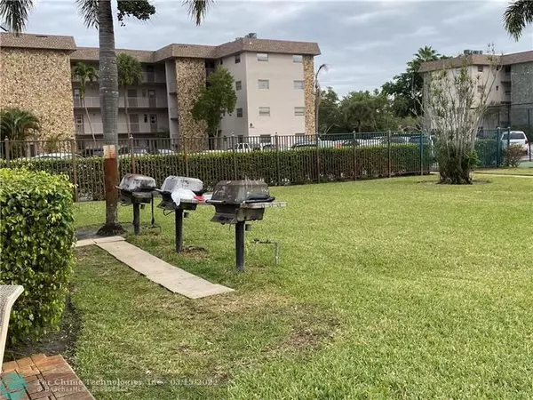 Davie, FL 33324,2430 SW 81st Ave  #105