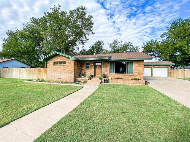 941 N 3rd Avenue, Munday, TX 76371