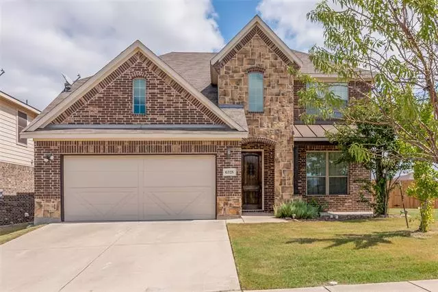 6328 Chalk Hollow Drive, Fort Worth, TX 76179