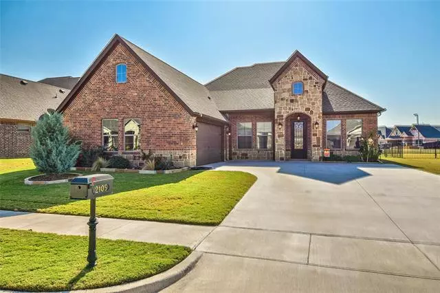 2105 Clive Drive, Granbury, TX 76048