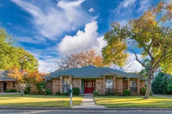 3704 S Shadycreek Drive, Arlington, TX 76013