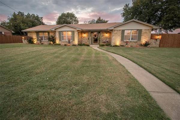 303 Glendale Avenue, Seagoville, TX 75159