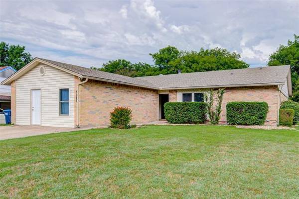 7025 Sunnybank Drive, Fort Worth, TX 76137