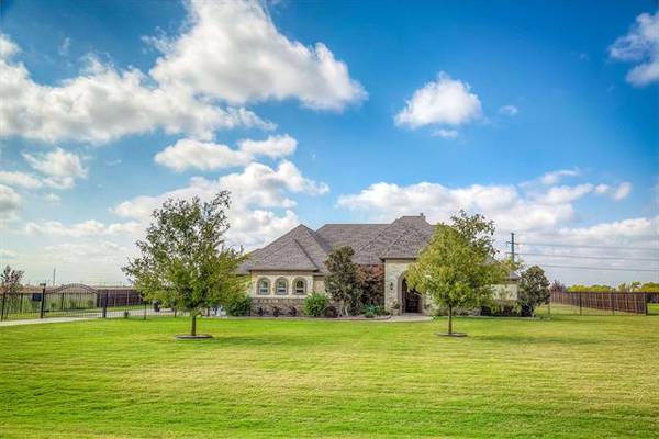 2932 W Alamosa Drive, Terrell, TX 75160