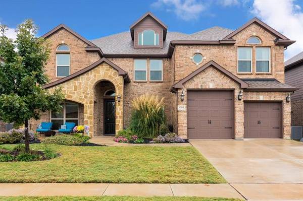 9704 White Bear Trail, Fort Worth, TX 76177