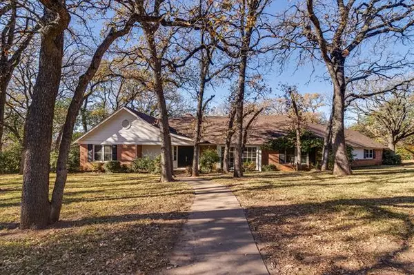 5917 Jacqueline Road, Fort Worth, TX 76112