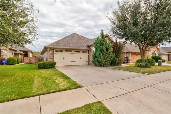 222 Captains Court, Granbury, TX 76049