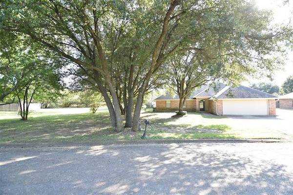 72 Delmore Drive, Hillsboro, TX 76645