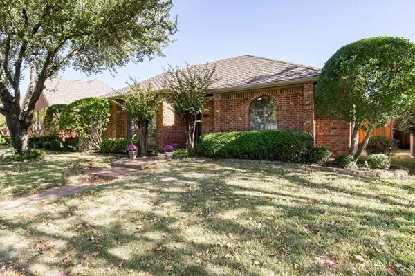 Irving, TX 75063,9024 Silverdollar Trail