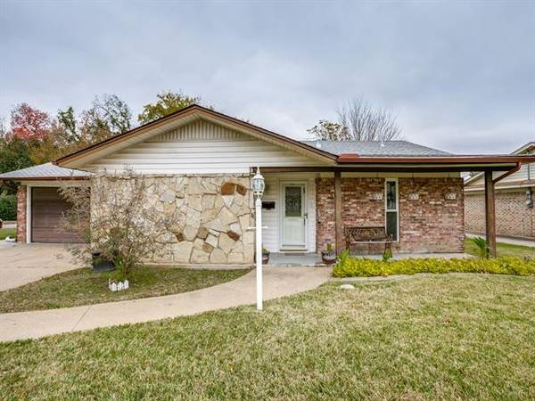 824 N Ector Drive, Euless, TX 76039