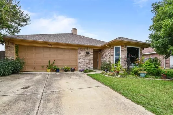 7204 Harris Meadows Drive, Arlington, TX 76002