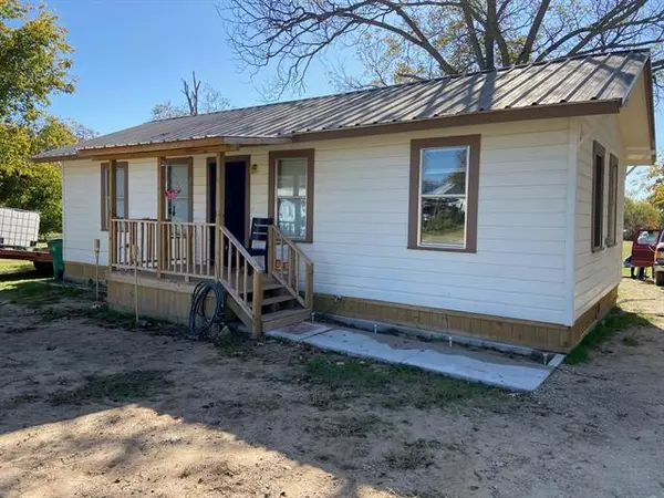 1002 W College Avenue, Comanche, TX 76442