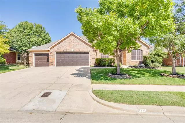 5221 Copper Creek Drive, Fort Worth, TX 76244