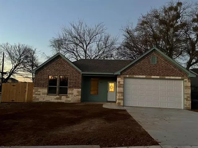 5601 David Strickland Road, Fort Worth, TX 76119