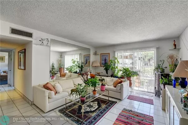 Deerfield Beach, FL 33441,704 SE 2nd Ave  #341