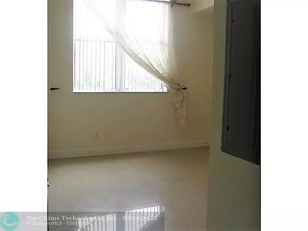 Miami, FL 33136,1350 NW 8TH CT  #102